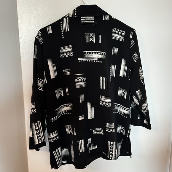 Black and White Button Down Blouse with Tank Top Liner Attached Size M - Picture 6 of 7